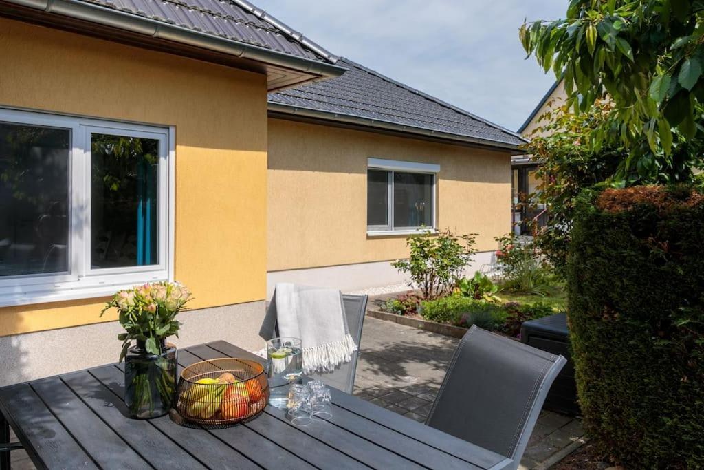 Charmantes Townhaus Mit Garten, W-Lan & Netflix Potsdam Exteriör bild